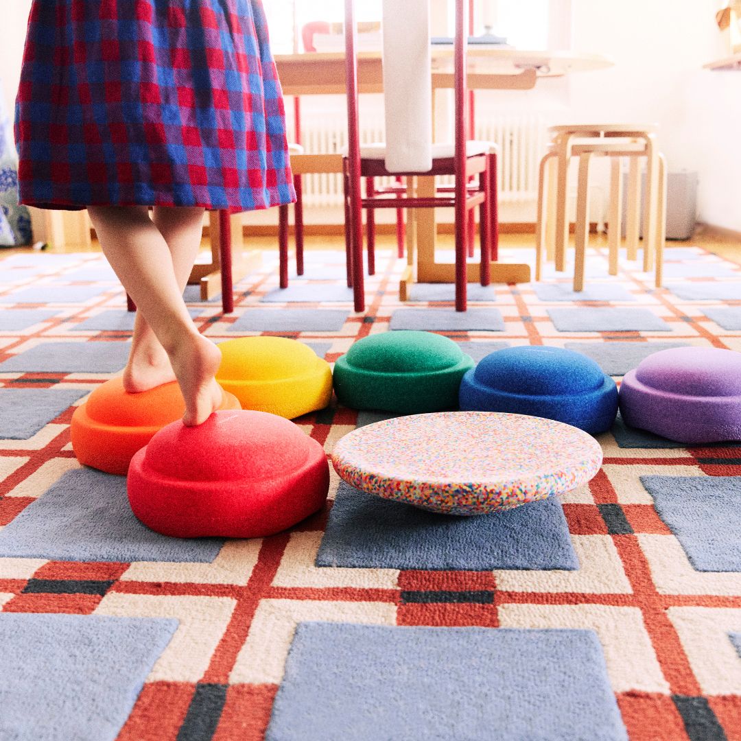 Stapelstein 6 + 1 set rainbow met 6 stapelstenen en 1 balance board super confetti