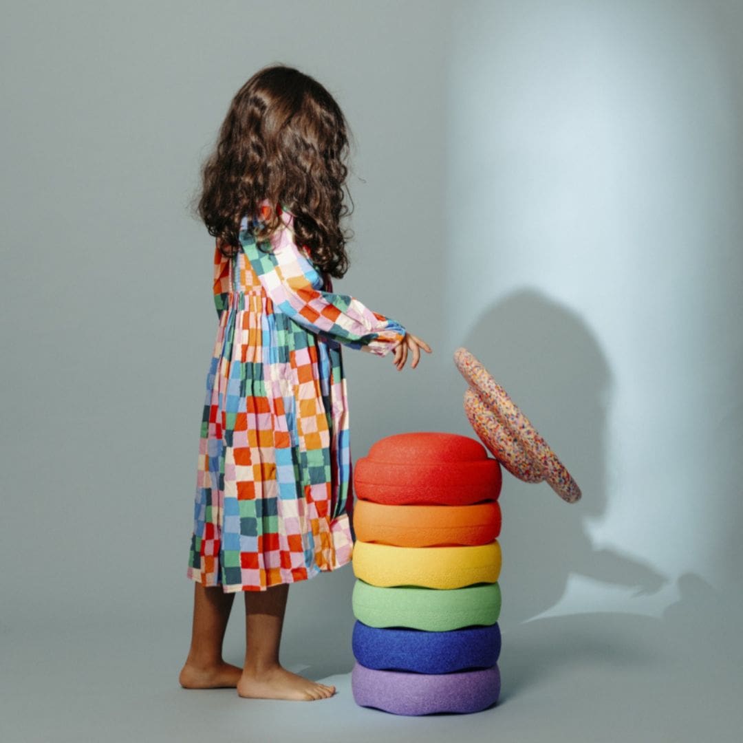 Stapelstein 6 + 1 set rainbow met 6 stapelstenen en 1 balance board super confetti