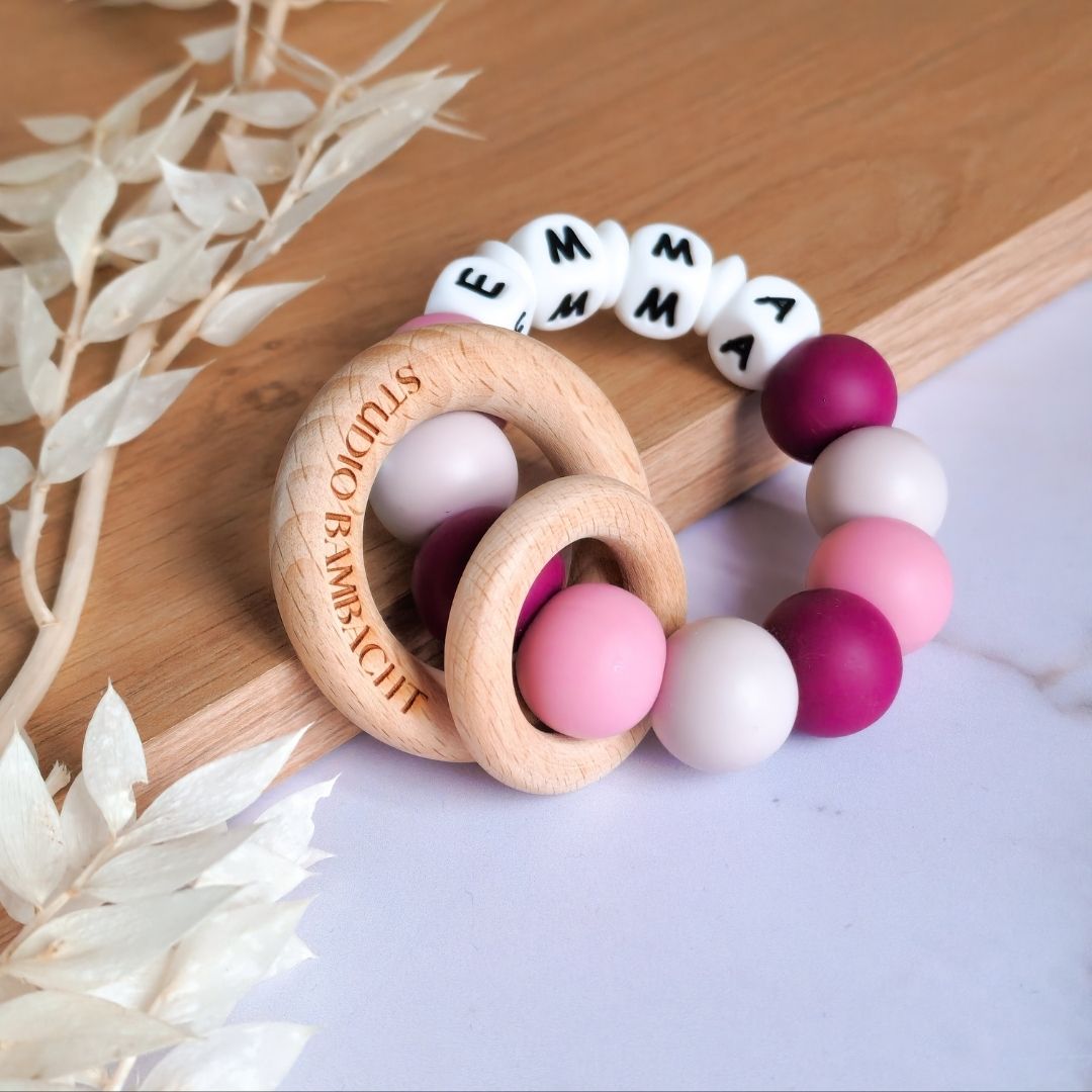 Studio Bambacht bijtring met naam meisje vintage roze