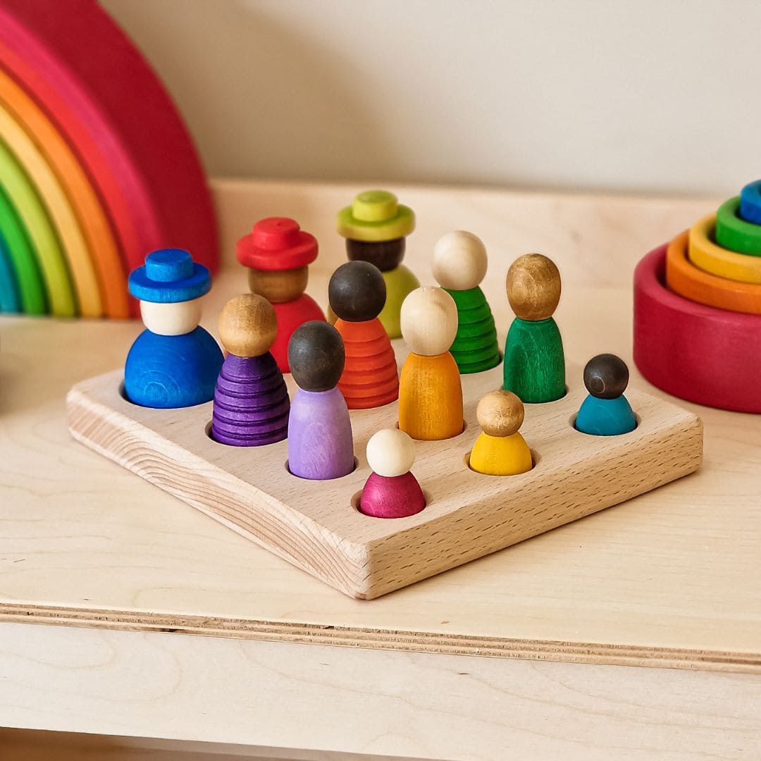 Houten houder voor de Grapat Together poppetjes