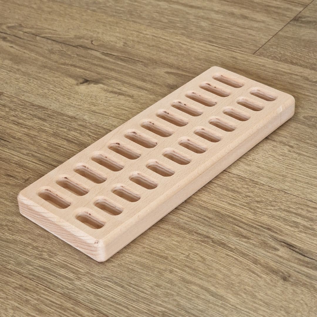 Houten houder voor GRIMM's houten munten 24-delig om het speelgoed uitnodigend te presenteren in de speelhoek of speelgoedkast