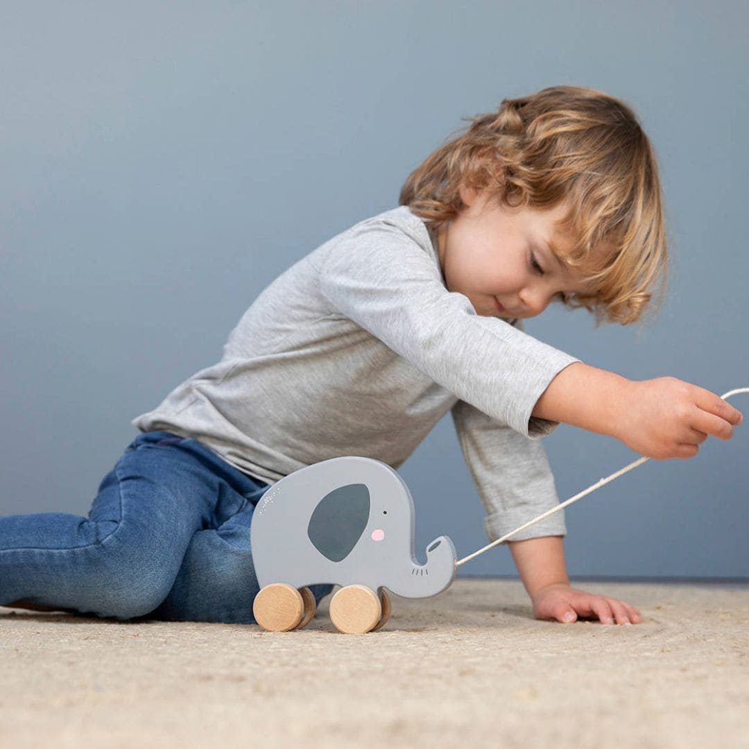 Houten trekfiguren en duwstokken bij Studio Bambacht zoals een trekdier