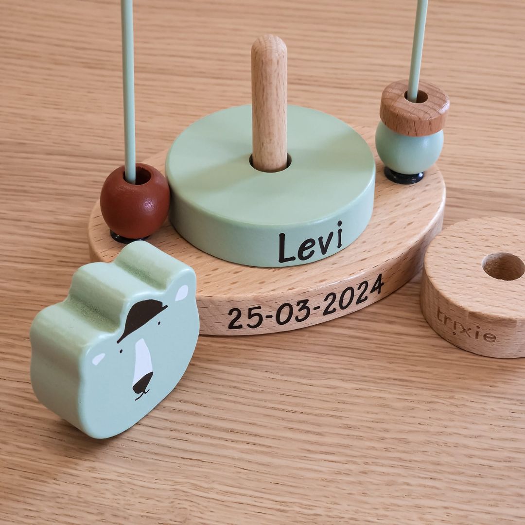 Trixie houten kralenframe met stapeltoren Mr. Polar ijsbeer in mintgroen