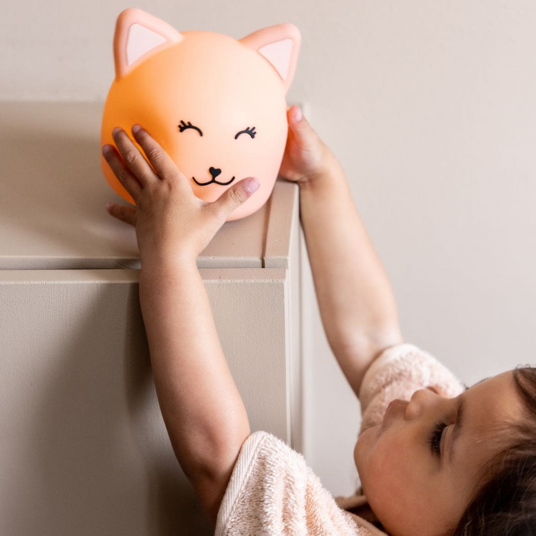 Trixie oplaadbaar nachtlampje in de vorm van een kat van siliconen in de kleur oud roze