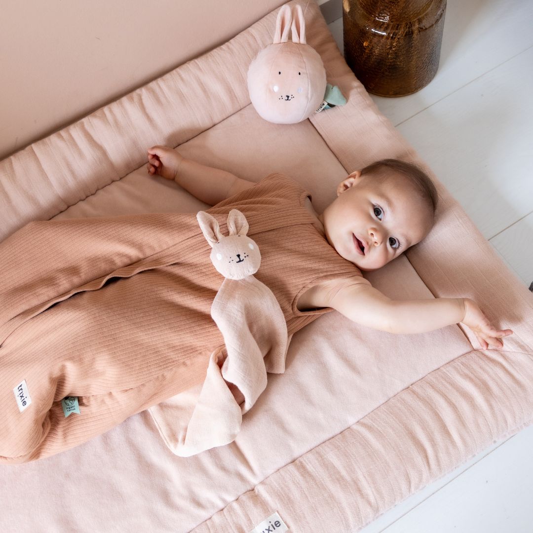 Trixie knuffeldoekje konijn in de kleur licht roze