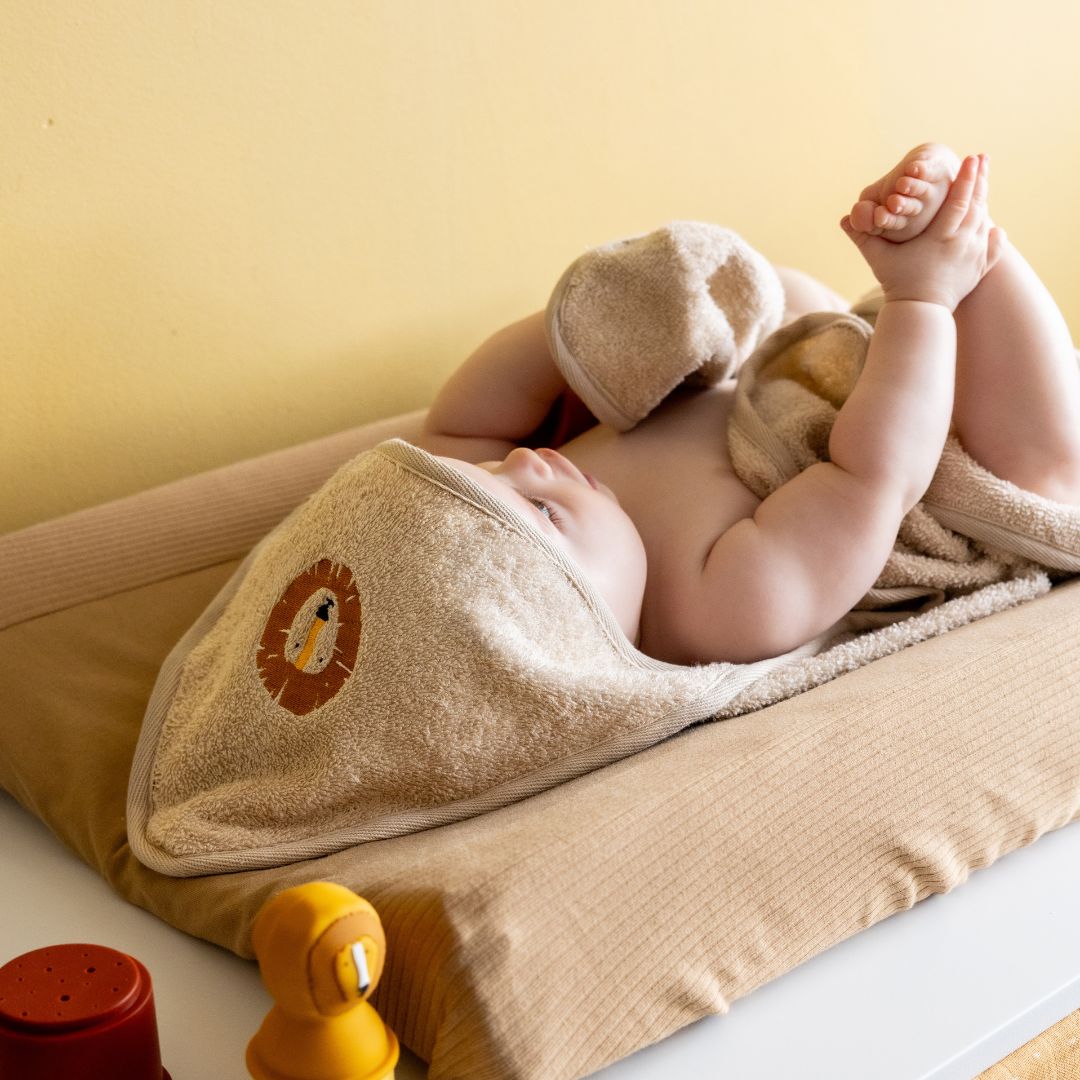 Trixie badstof badcape Mr. Lion van 100% organisch katoen in de kleur beige