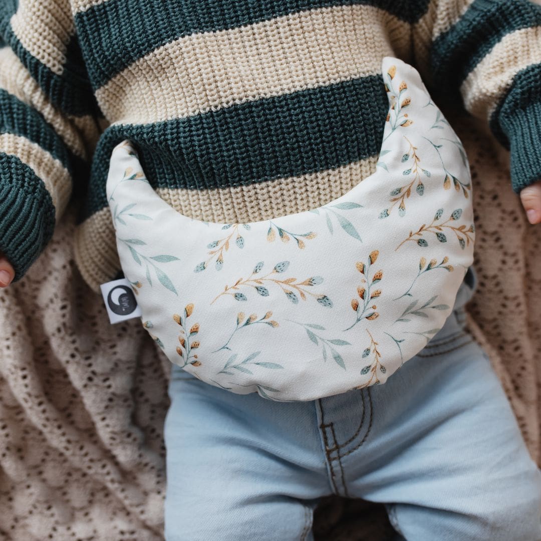 Warmtemaantje warmtekussen met biologische kersenpitten in de print willow blue