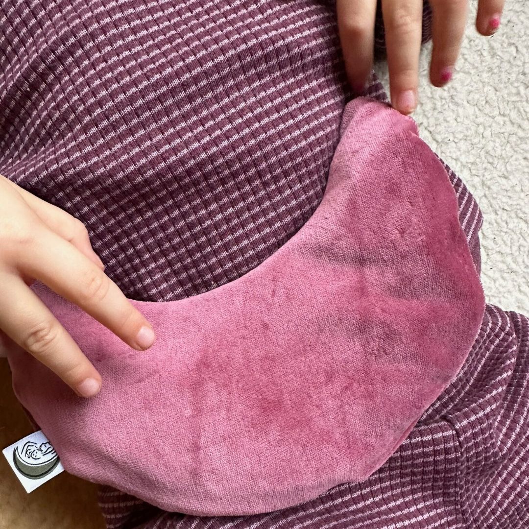 Natural Cosy kids warmtemaantje warmtekussen in maanvorm gevuld met kersenpitten