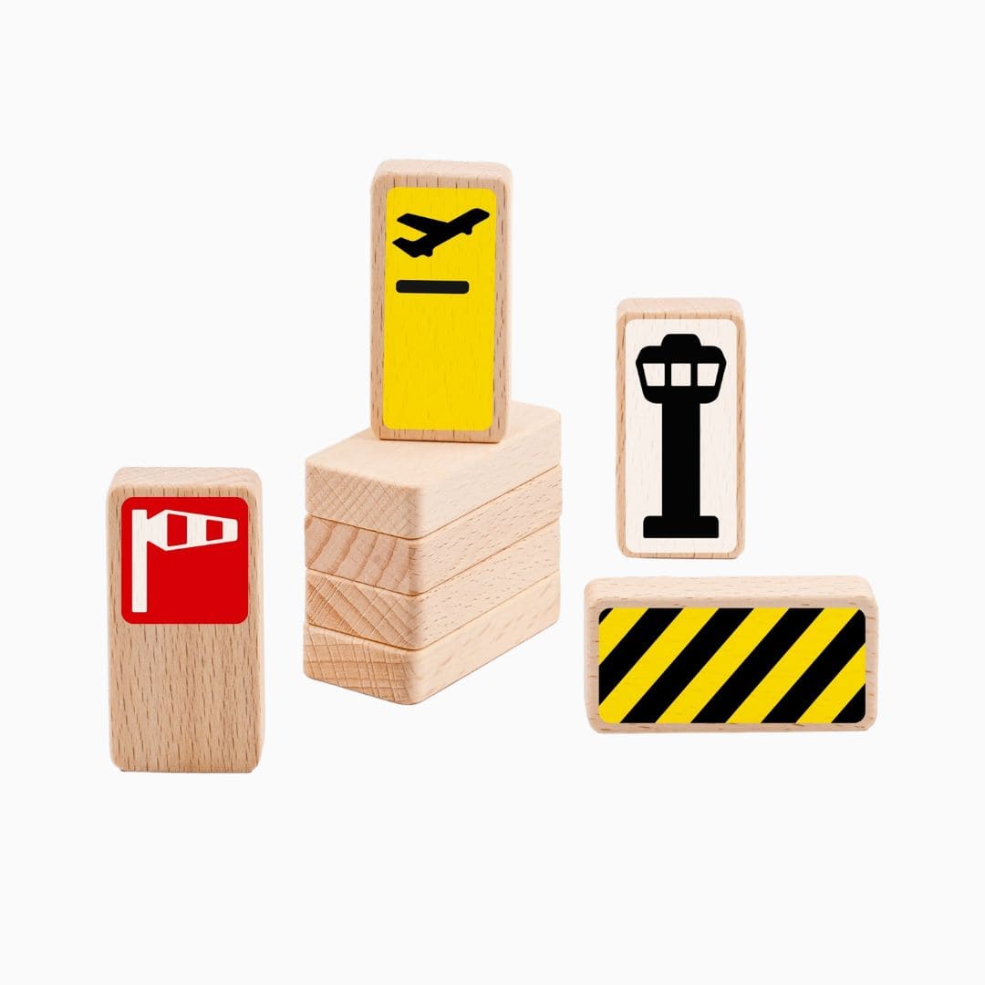 Waytoplay road blocks airport signs vliegveld borden