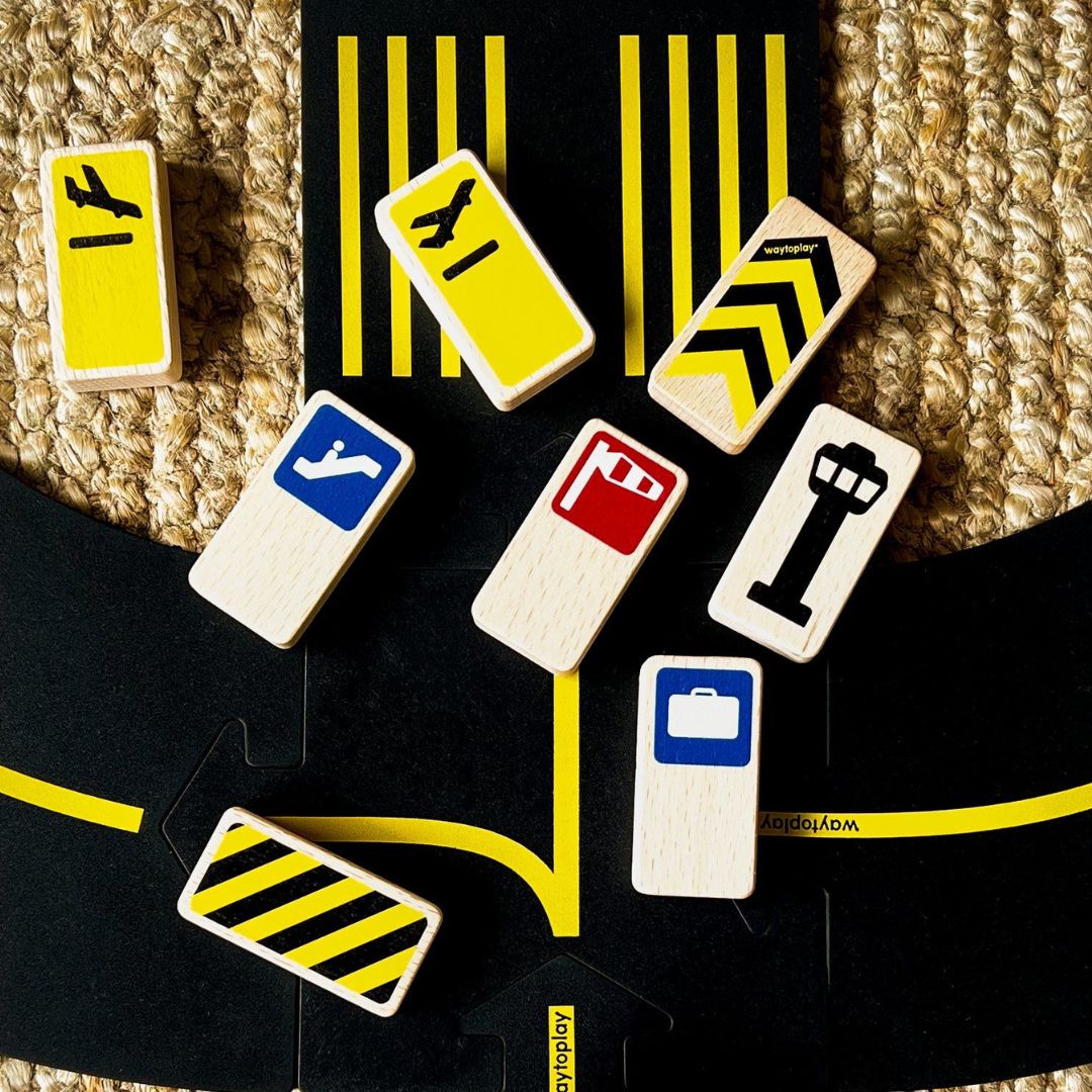 Waytoplay road blocks airport signs vliegveld borden