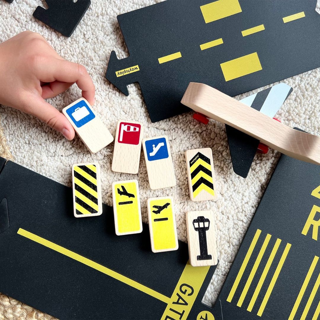 Waytoplay road blocks airport signs vliegveld borden