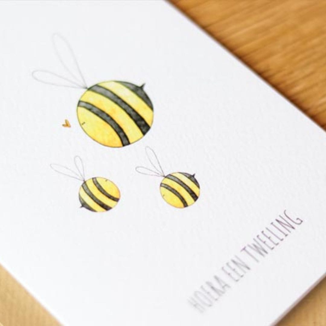 Wenskaart van Juulz Illustration Hoera een tweeling met bijen