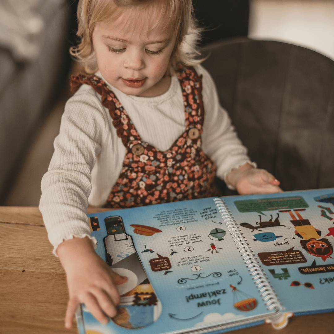 Zaklampboek speuren naar wilde dieren van uitgeverij lantaarn publishers