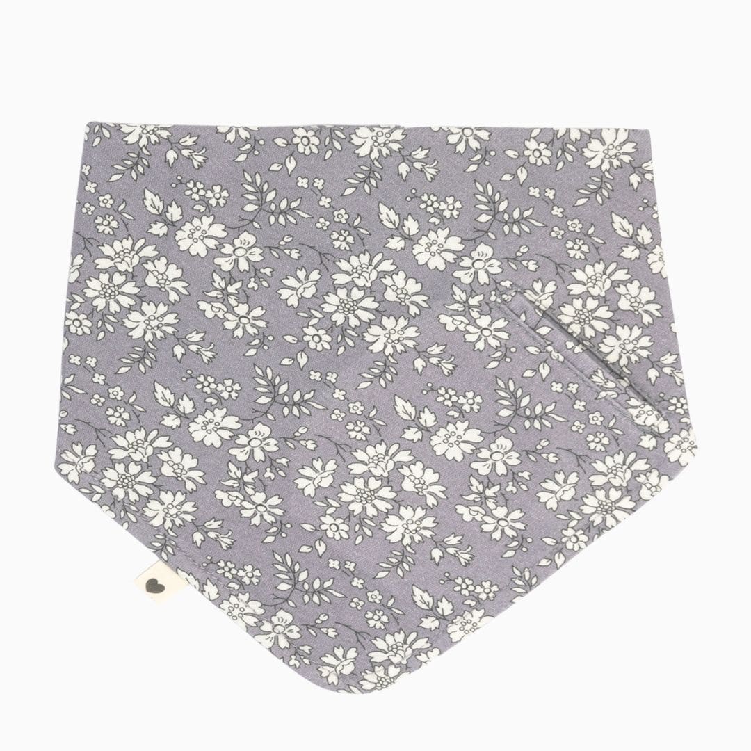 BIBS X LIBERTY bandana slab van 100% organisch katoen met bloemenprint capel in fossil grey oud paars