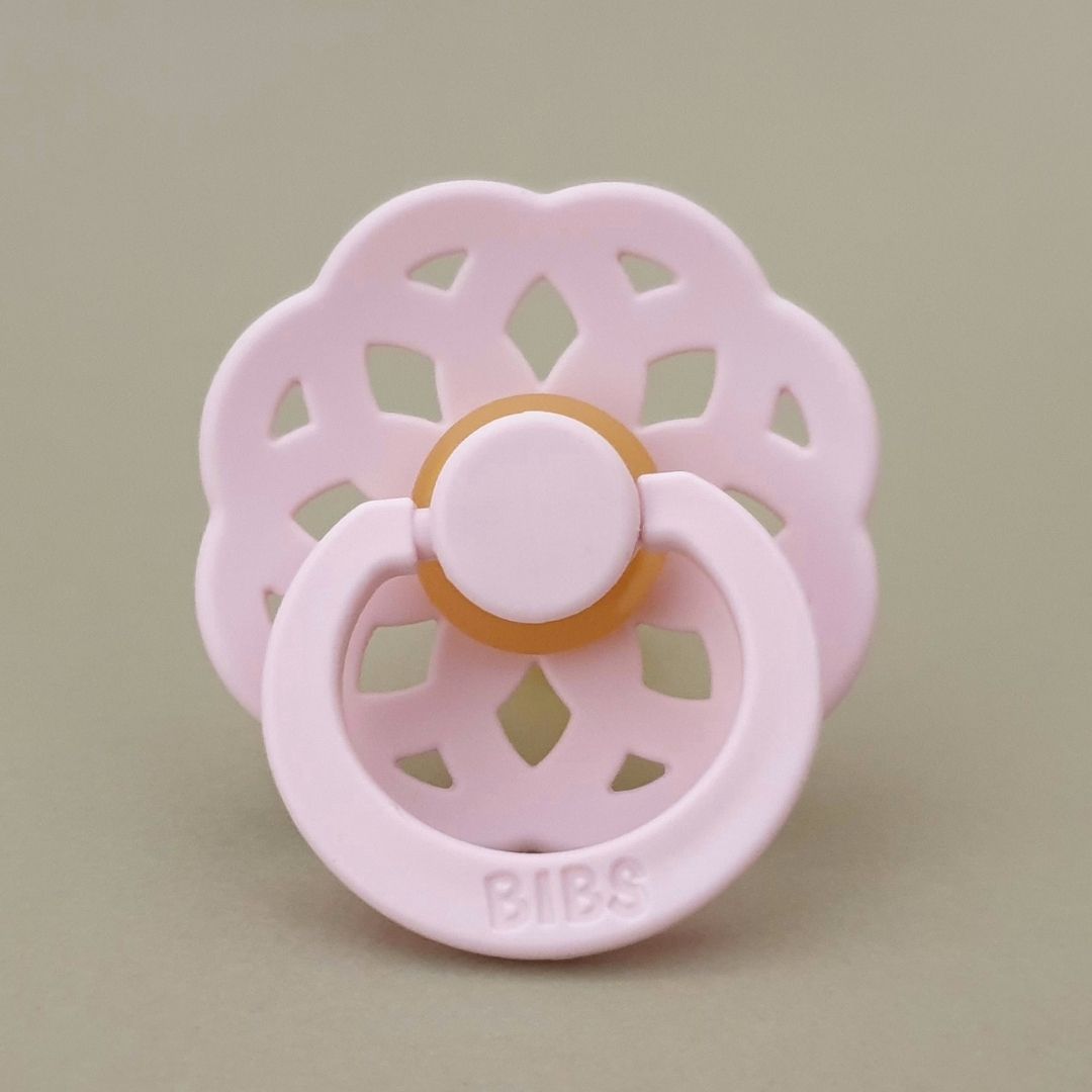 BIBS Boheme fopspeen met natuurrubber speen in de kleur blossom licht roze