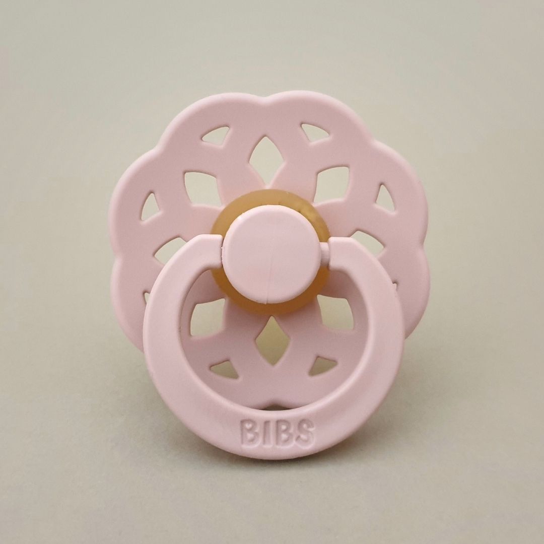 bibs boheme fopspeen met natuurrubber speen in de kleur blush oud roze