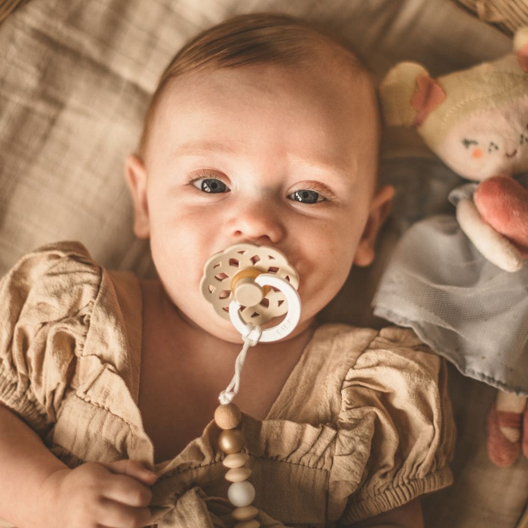 BIBS Boheme speen vanilla night glow in the darkbibs boheme night glow in the dark fopspeen met natuurrubber speen in de kleur vanilla beige