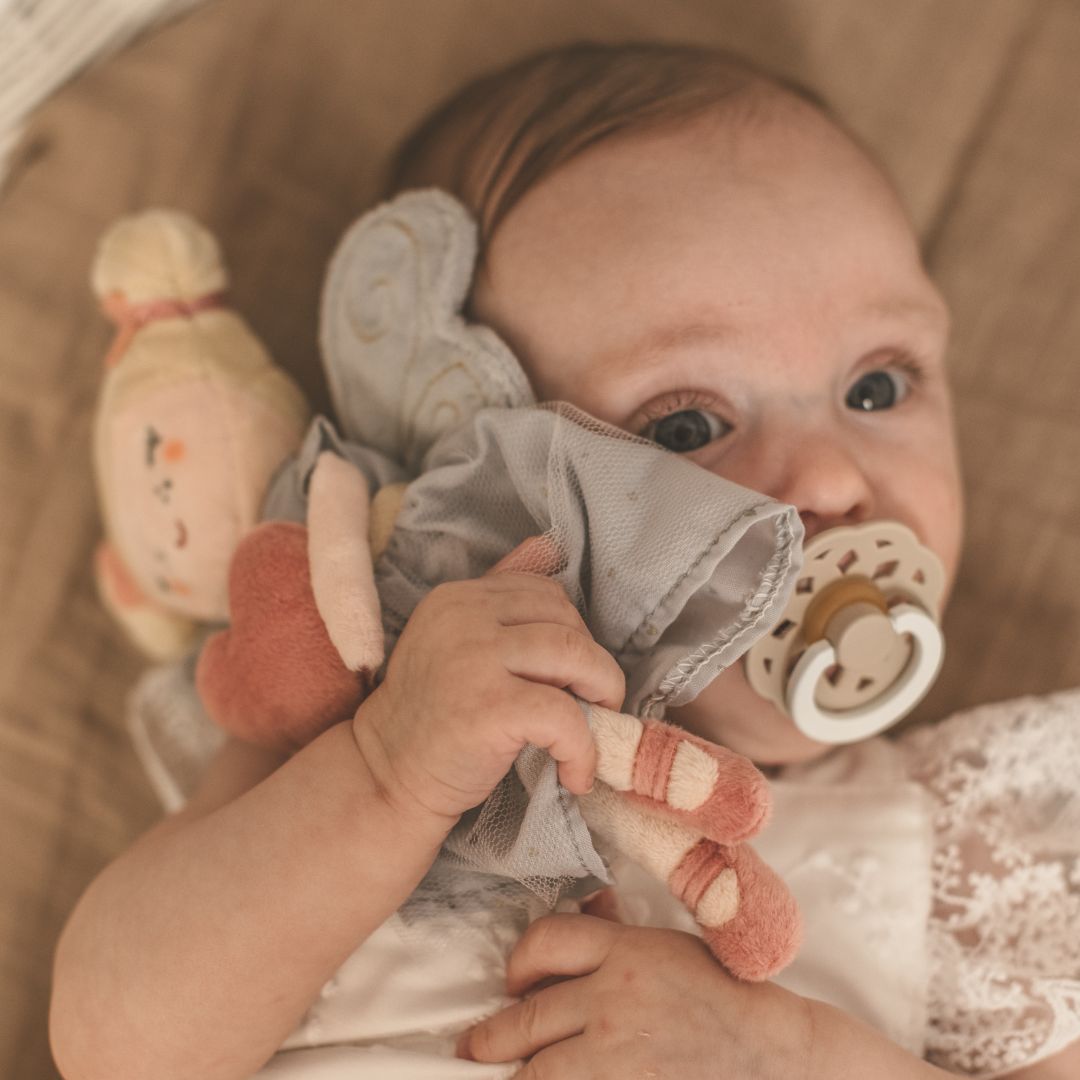 BIBS Boheme speen vanilla night glow in the darkbibs boheme night glow in the dark fopspeen met natuurrubber speen in de kleur vanilla beige