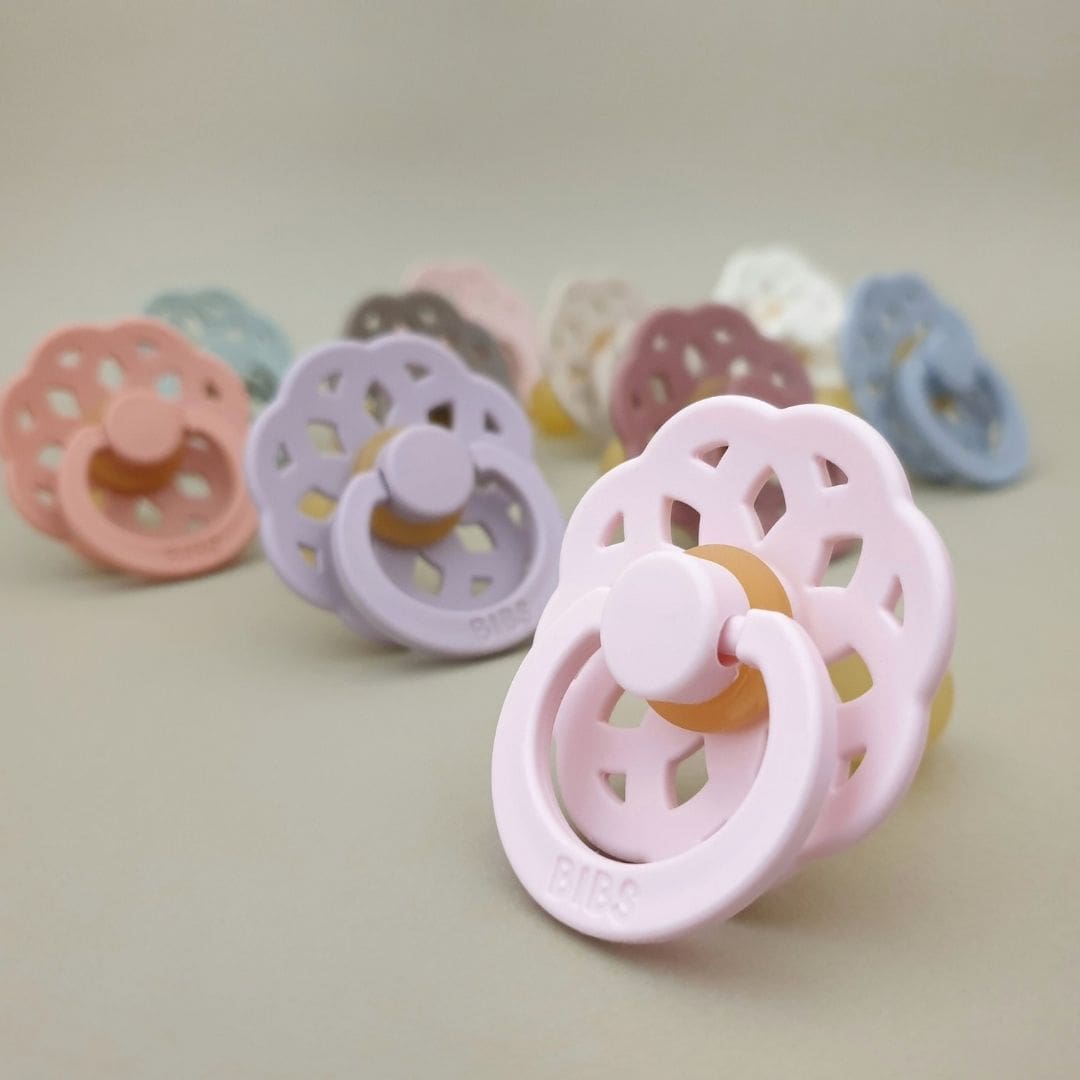 BIBS Boheme fopspeen met natuurrubber speen in de kleur blossom licht roze