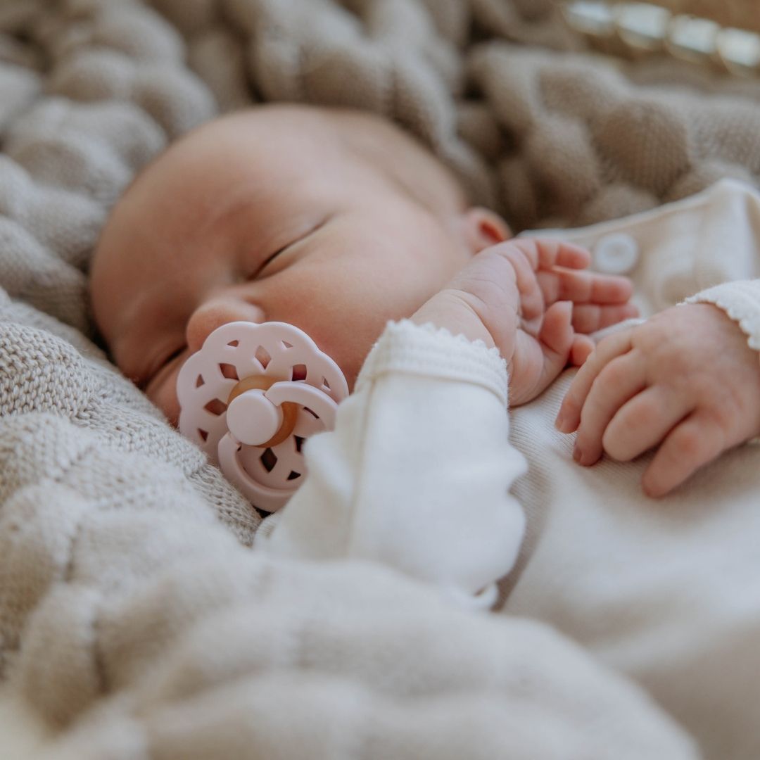 BIBS Boheme fopspeen met natuurrubber speen in de kleur blossom licht roze