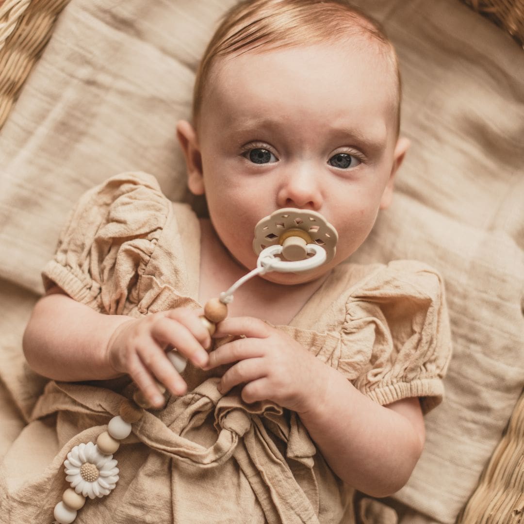 BIBS Boheme speen vanilla night glow in the darkbibs boheme night glow in the dark fopspeen met natuurrubber speen in de kleur vanilla beige