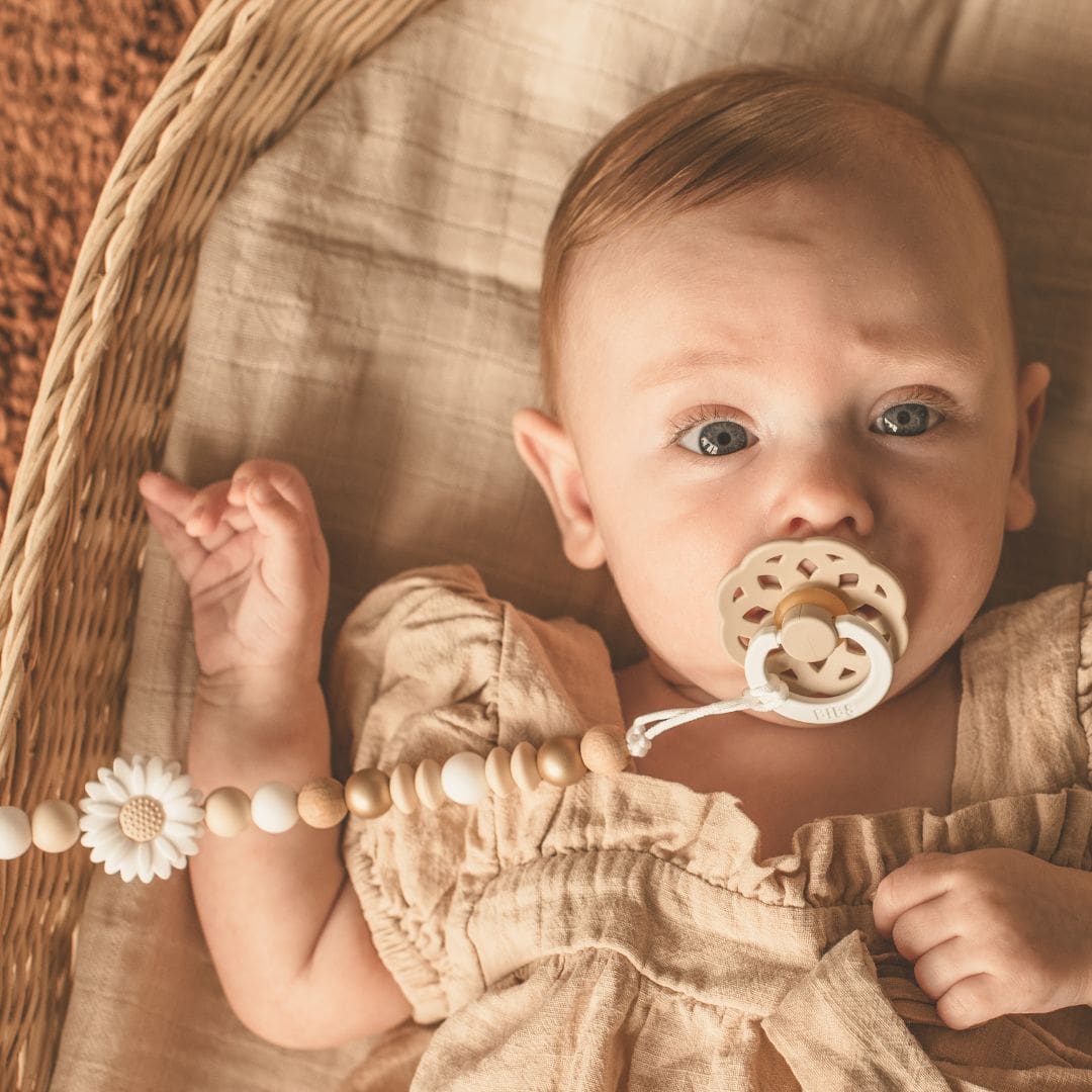 BIBS Boheme speen vanilla night glow in the darkbibs boheme night glow in the dark fopspeen met natuurrubber speen in de kleur vanilla beige