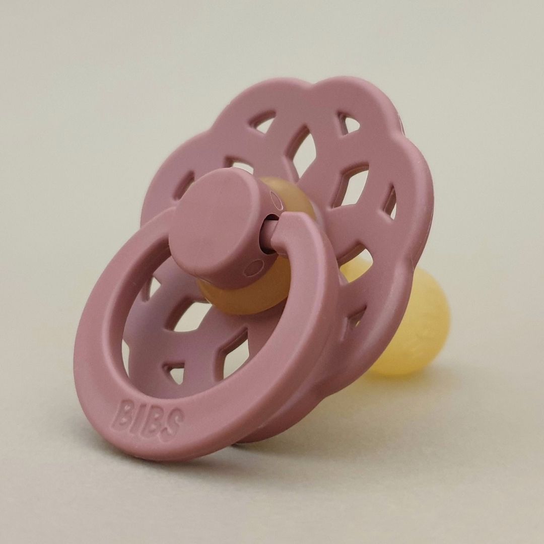 BIBS boheme fopspeen met natuurrubber speen in de kleur woodchuck rood