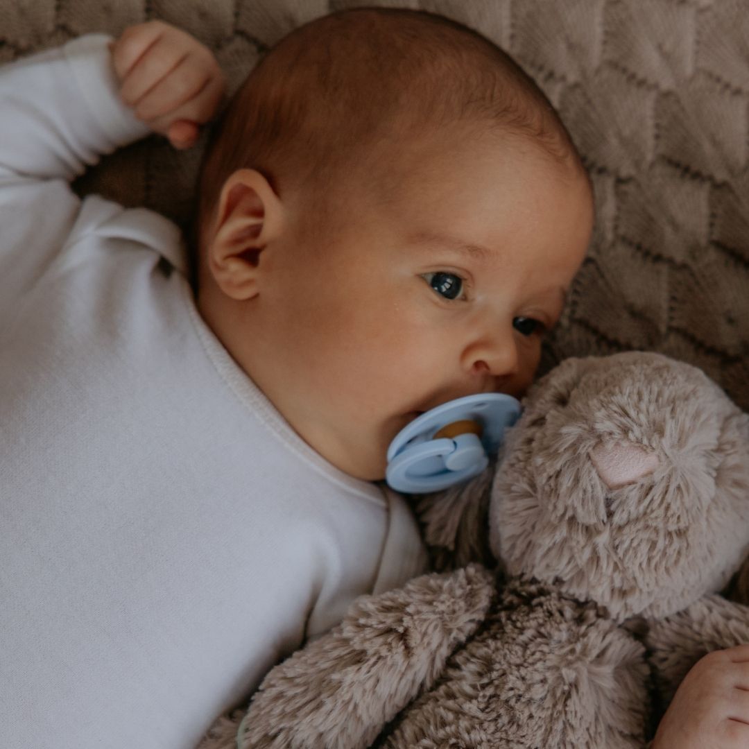 BIBS colour fopspeen met natuurrubber speen in de kleur baby blue