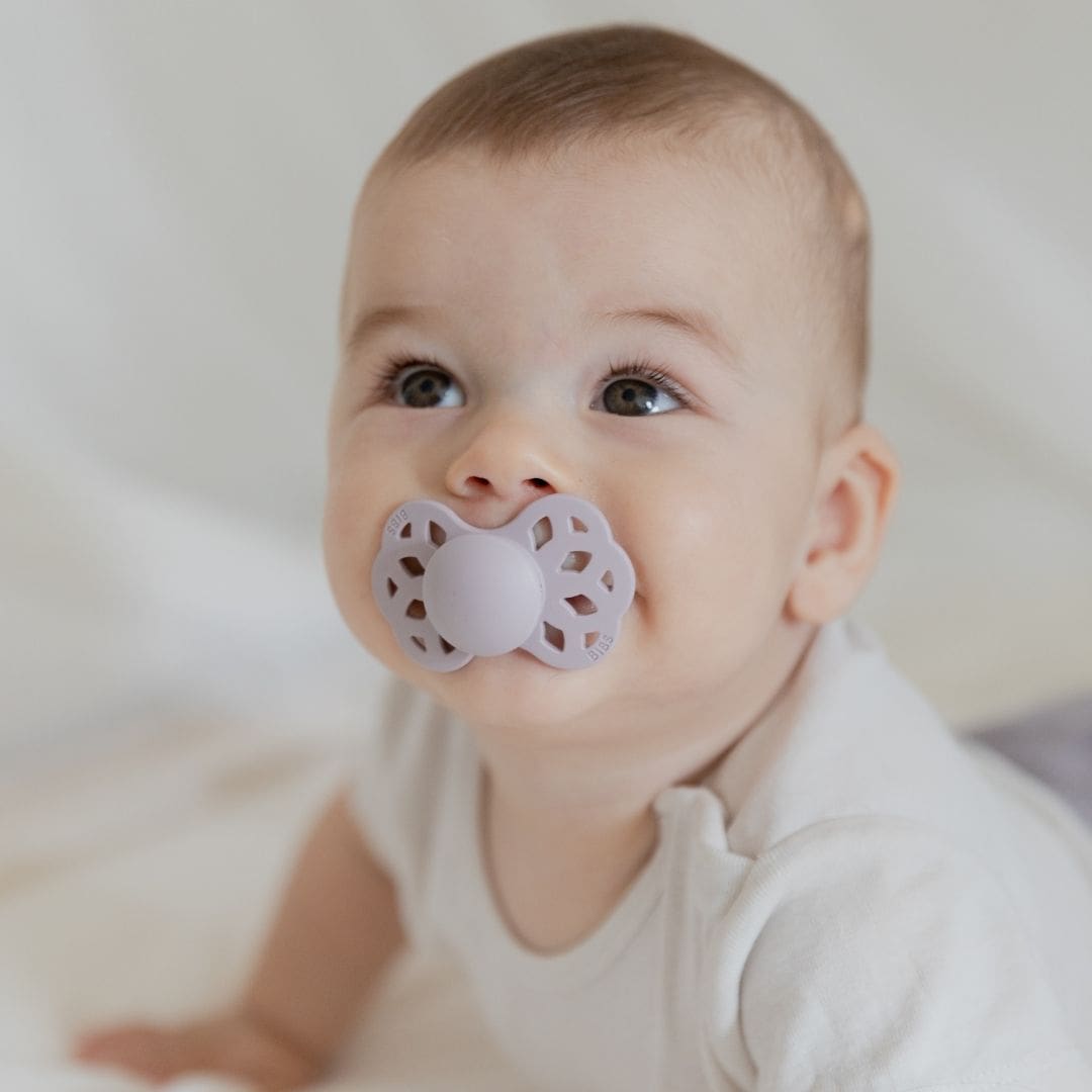 BIBS infinity silicone speen met symmetrische of anatomische speenvorm in de kleur dusky lilac