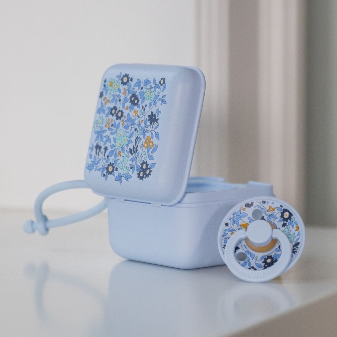 BIBS X LIBERTY speendoosje chamomile lawn baby blue licht blauw