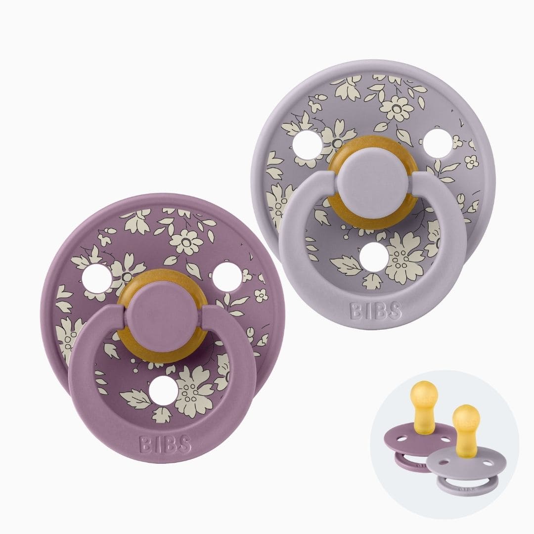 BIBS X LIBERTY fopspeen met ronde natuurrubber speen en bloemenprint capel in de kleur fossil grey en mauve paars