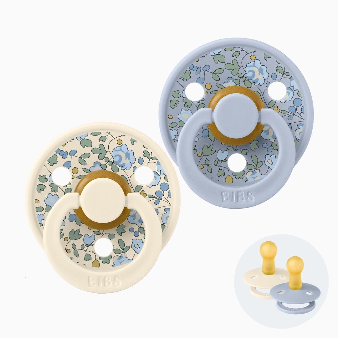 BIBS X LIBERTY fopspeen met ronde natuurrubber speen en bloemenprint eloise in ivory wit en dusty blue blauw