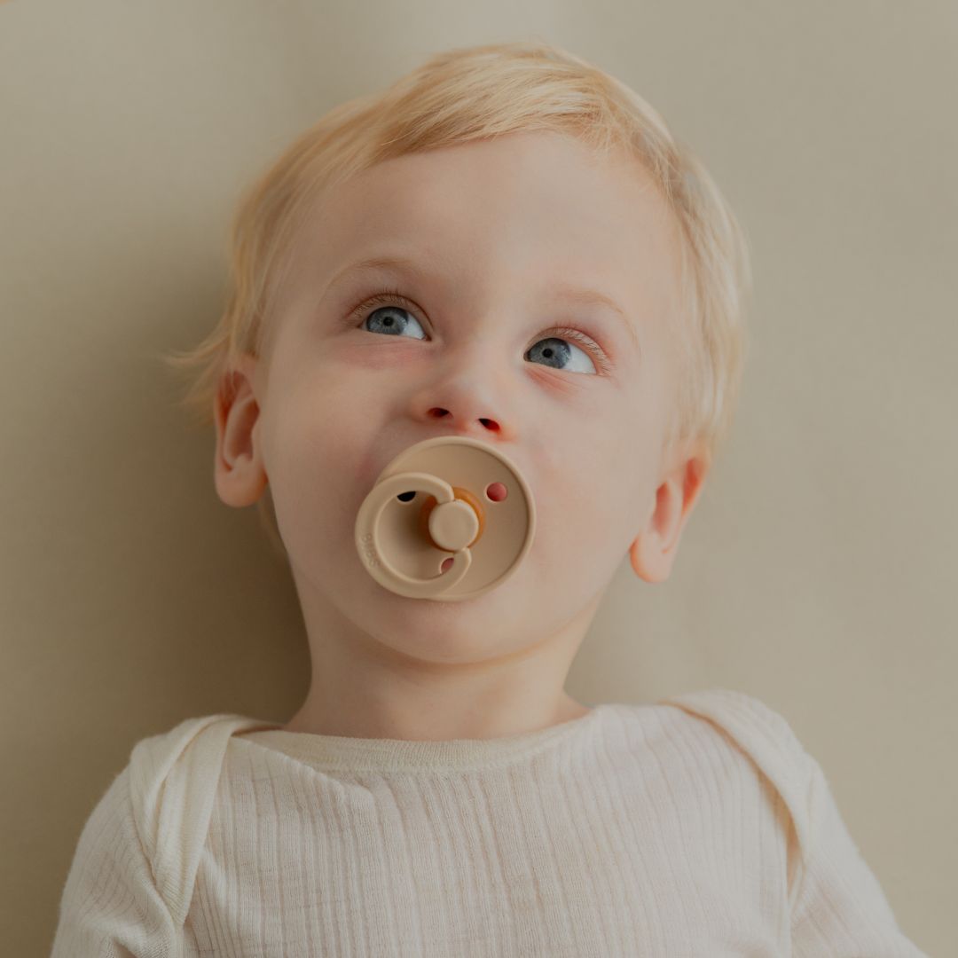 BIBS colour fopspeen met symmetrische speen van natuurrubber in de kleur vanilla beige