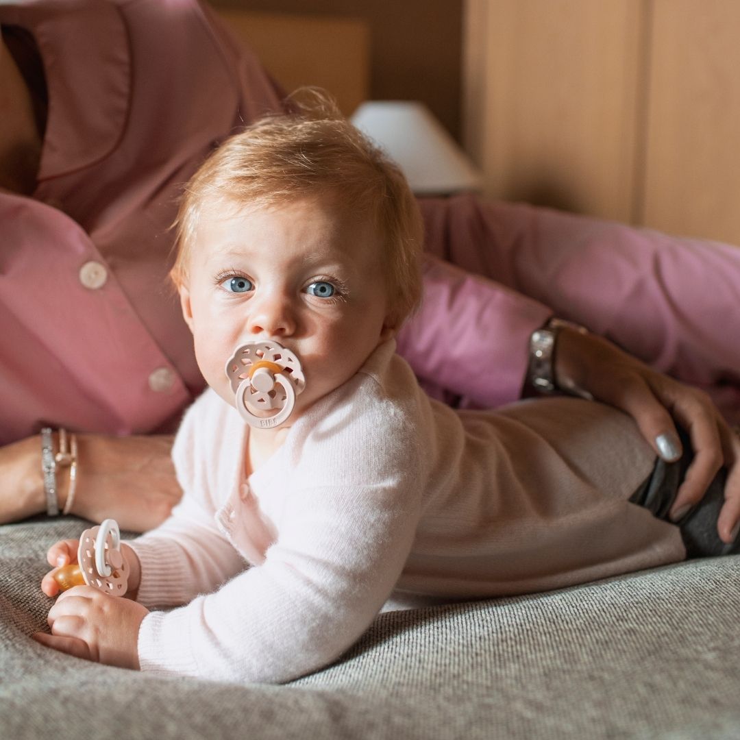 bibs boheme fopspeen met natuurrubber speen in de kleur blush oud roze