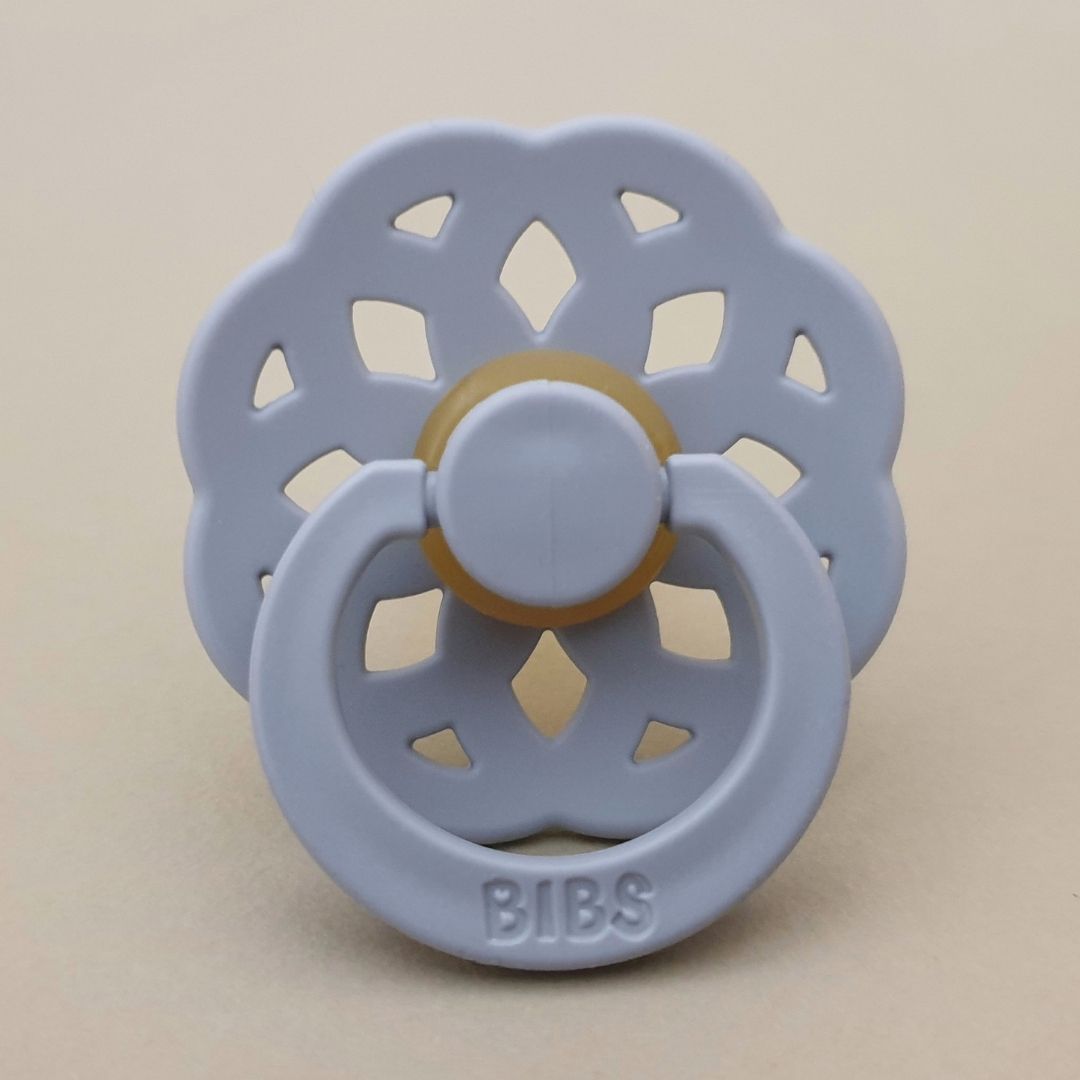 BIBS Boheme fopspeen met natuurrubber speen in de kleur cloud grijs