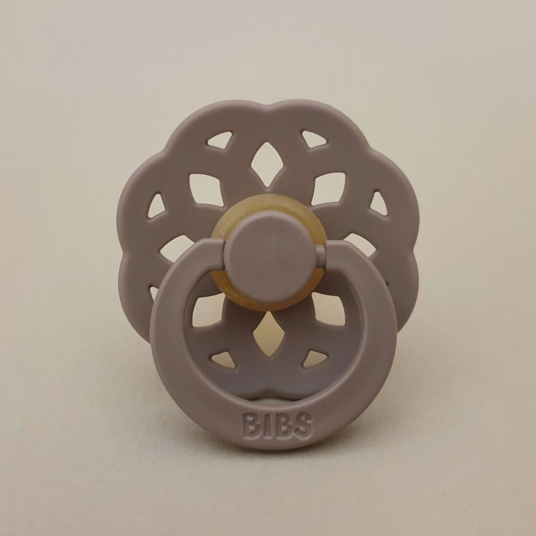 BIBS boheme fopspeen met natuurrubber speen in de kleur dark oak bruin