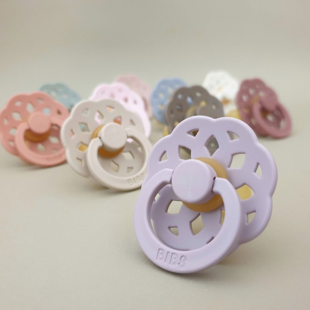 BIBS Boheme fopspeen met natuurrubber speen in de kleur dusky lilac lila