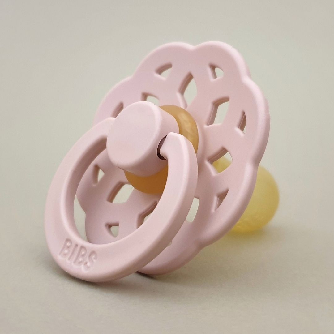 bibs boheme fopspeen met natuurrubber speen in de kleur blush oud roze