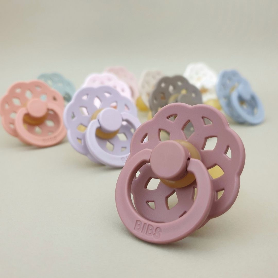 BIBS boheme fopspeen met natuurrubber speen in de kleur woodchuck rood