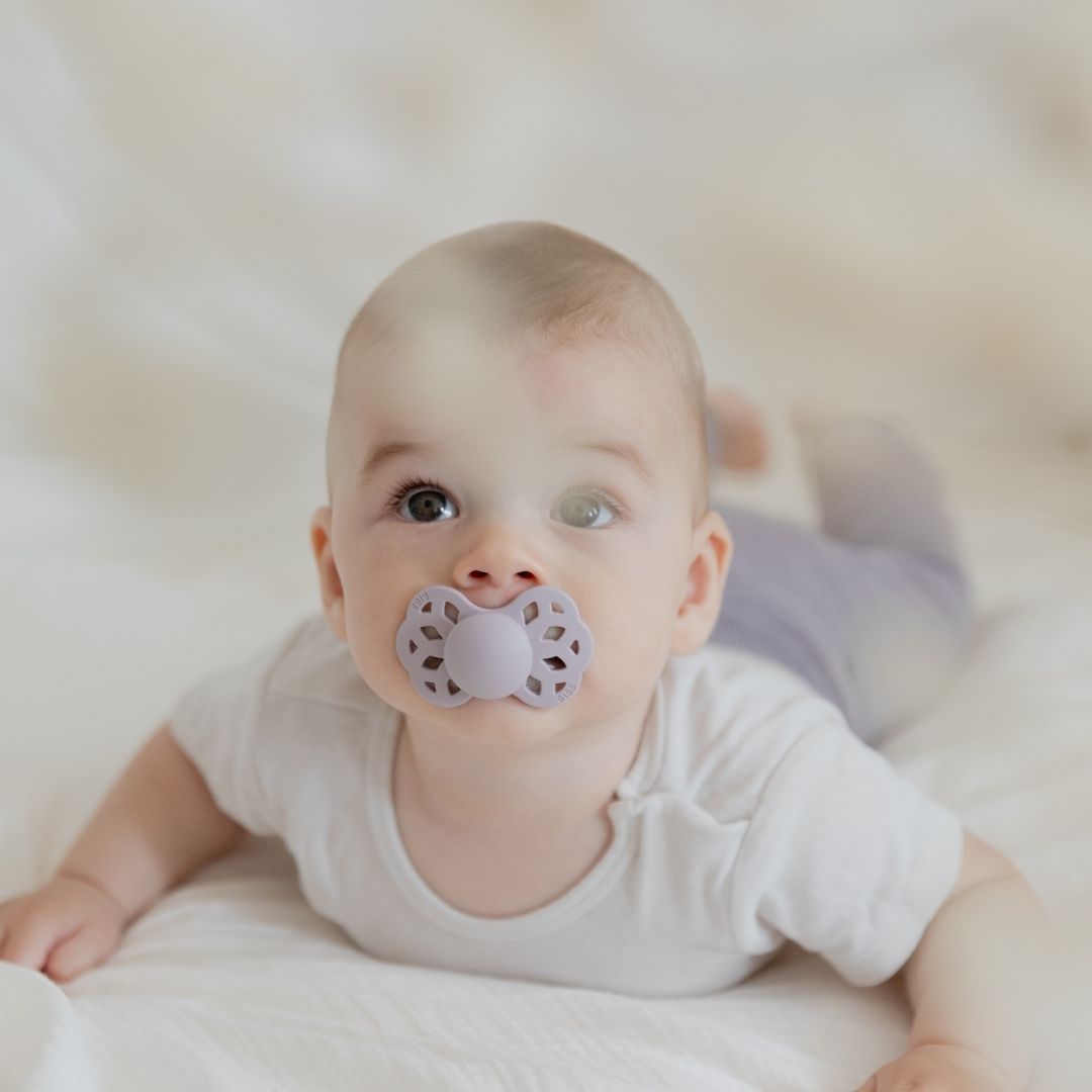 BIBS infinity silicone speen met symmetrische of anatomische speenvorm in de kleur dusky lilac