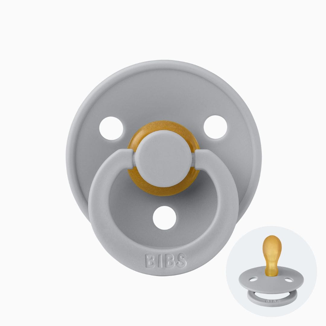 BIBS Colour fopspeen met symmetrische speen van natuurrubber in de kleur cloud grijs