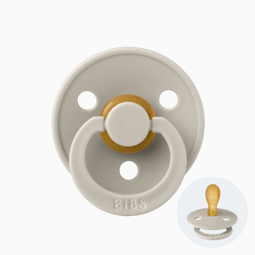 BIBS colour fopspeen met symmetrische speen van natuurrubber in de kleur sand beige
