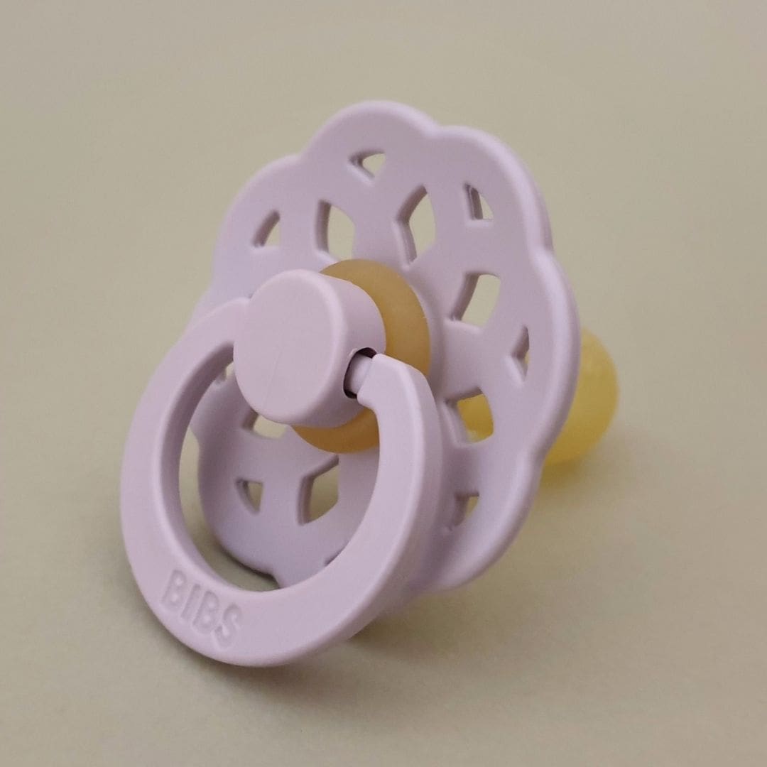 BIBS Boheme fopspeen met natuurrubber speen in de kleur dusky lilac lila