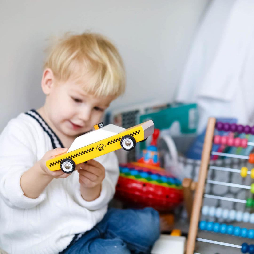 Candylab Toys houten speelgoedauto taxi Americana Candycab van massief beukenhout