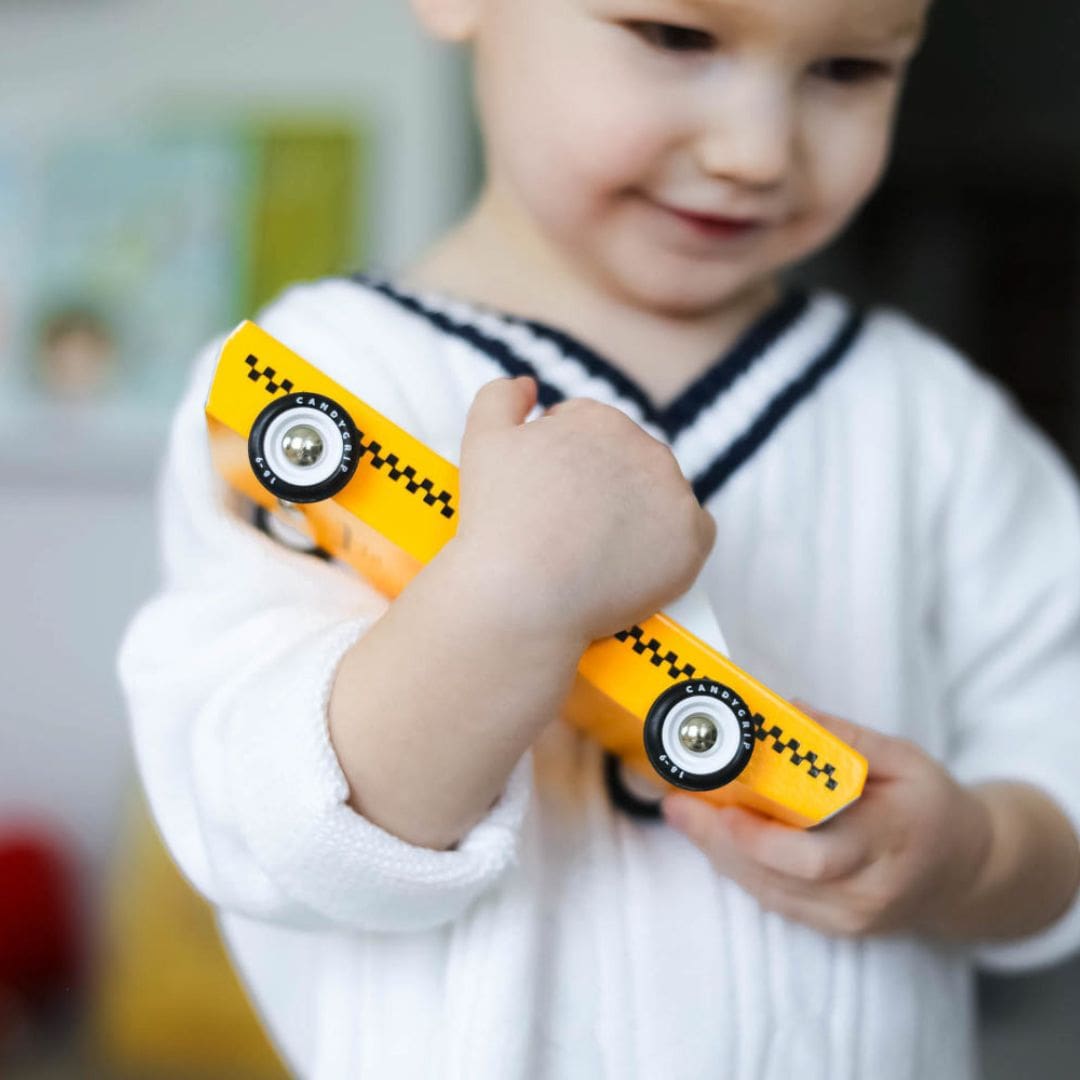 Candylab Toys houten speelgoedauto taxi Americana Candycab van massief beukenhout