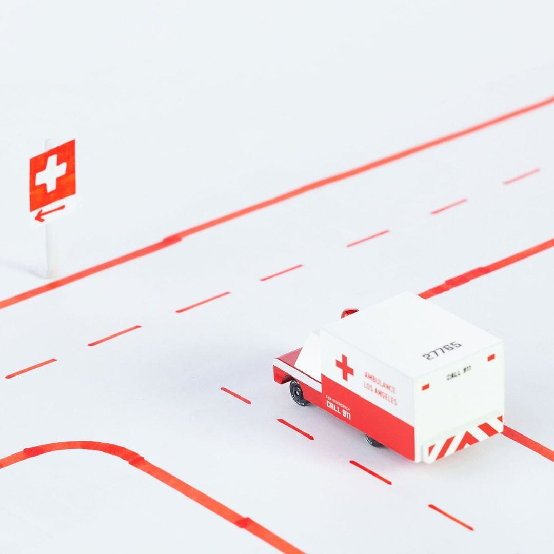 Candylab houten speelgoed auto ambulance