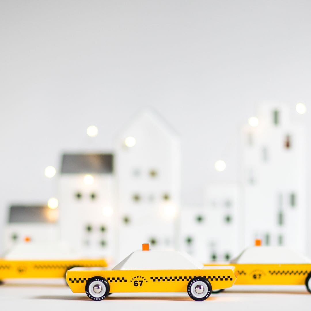 Candylab Toys houten speelgoedauto taxi Americana Candycab van massief beukenhout