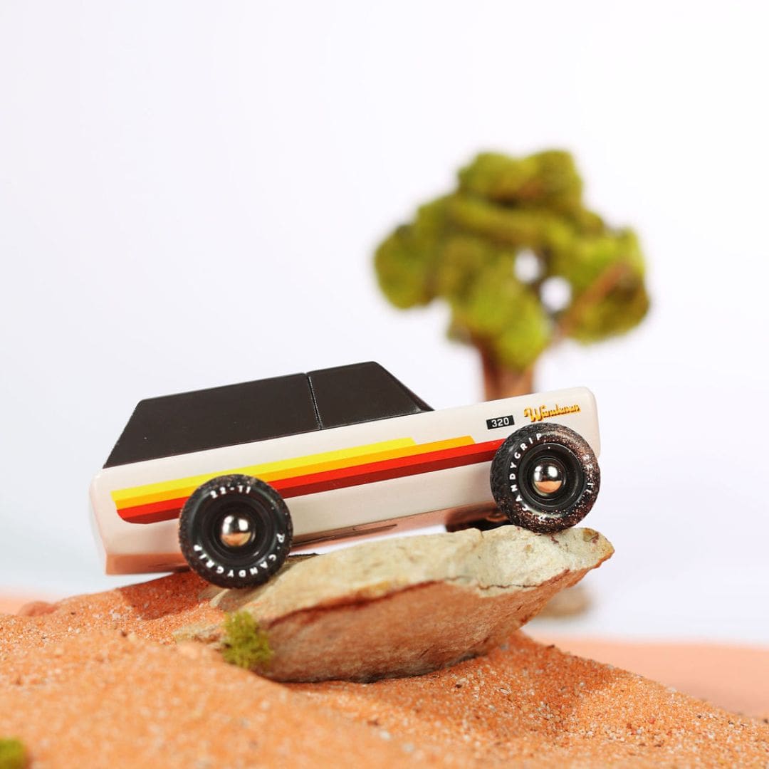 Candylab Toys houten speelgoed auto Americana Wanderer jeep massief beukenhout
