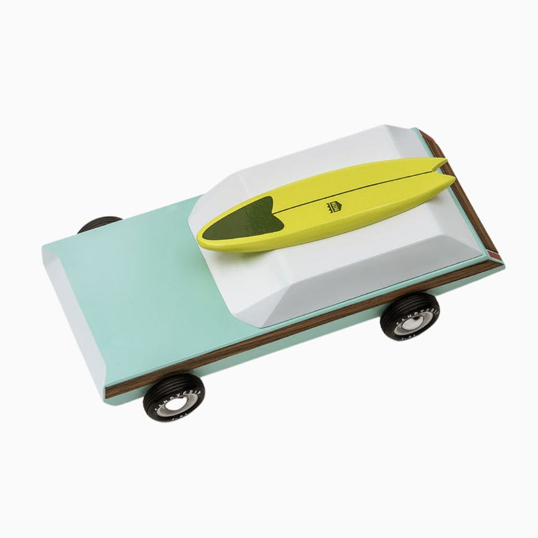 Candylab Toys houten speelgoedauto Americana Woodie Redux met surfplank van massief beukenhout