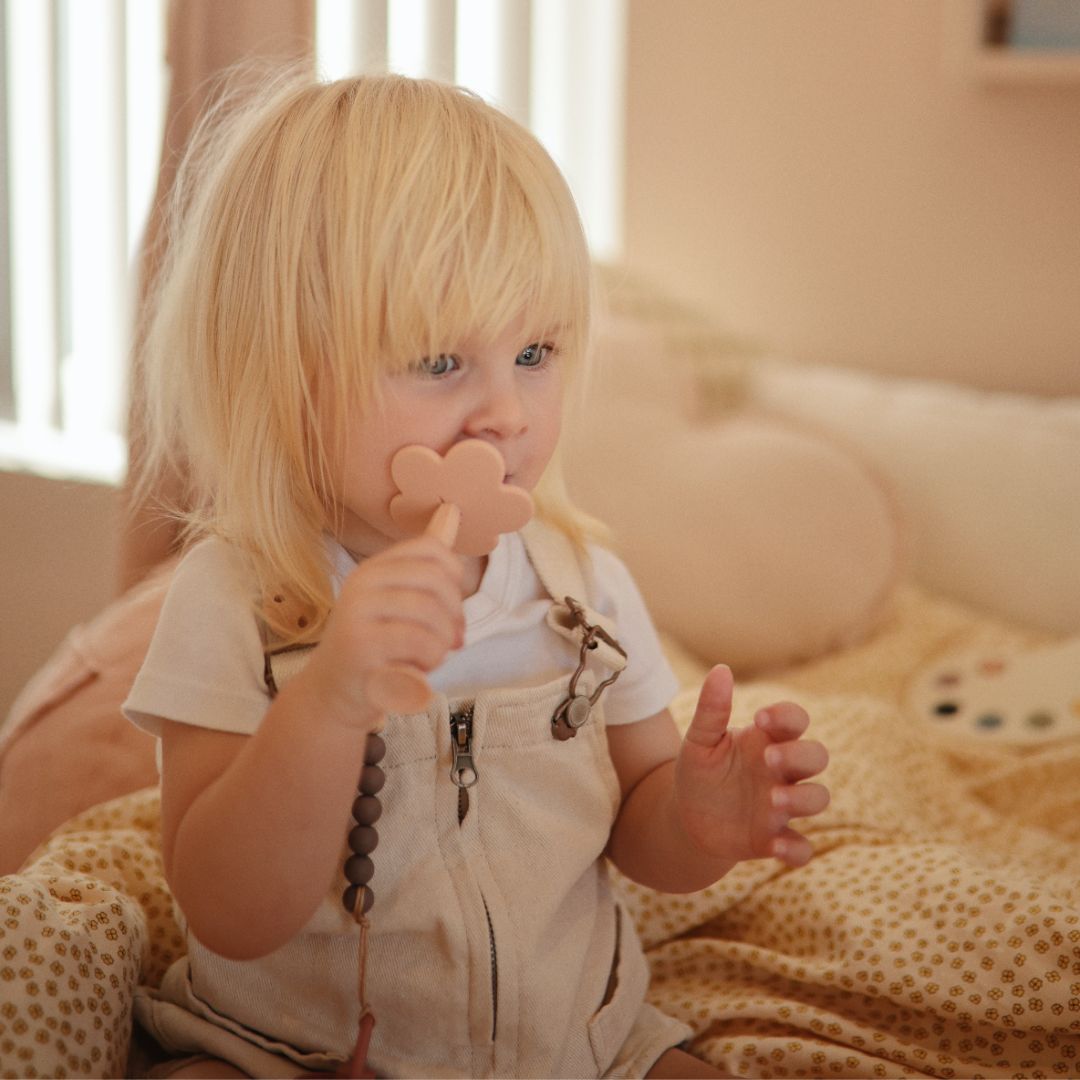 Mushie eerste tandenborstel van siliconen voor kinderen om te oefenen blush